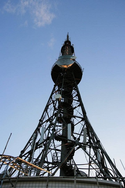 電視塔架拆除施工環(huán)境復(fù)雜下的拆除方法？