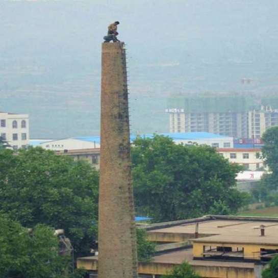 羅定人工拆除煙囪-采用落地式腳手架進(jìn)行煙囪拆除需要注意哪些？