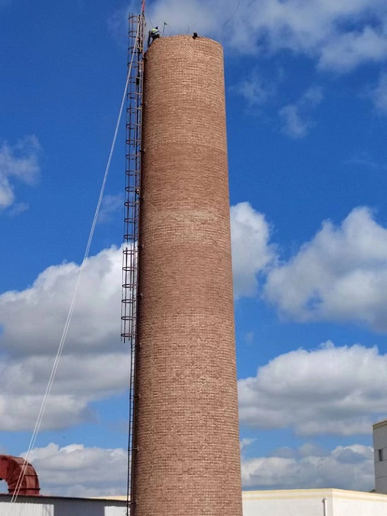 煙囪拆除公司:專業(yè)廠家,確保工程環(huán)保和安全