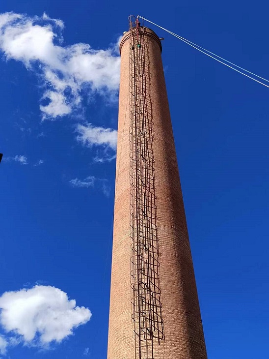 煙囪拆除公司:專業(yè)拆除廠家,更注重安全與環(huán)保！