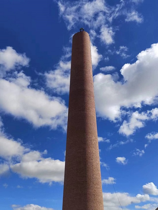 煙囪拆除公司:專業(yè)團隊,技藝精湛