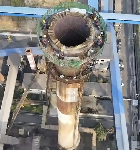 煙囪拆除：守護(hù)藍(lán)天，我們?cè)谛袆?dòng)