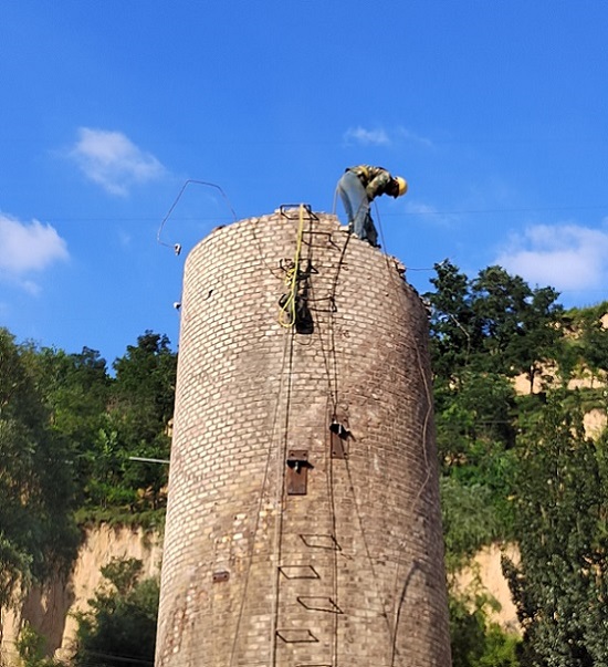 煙囪拆除公司——專業(yè)技藝，安全高效