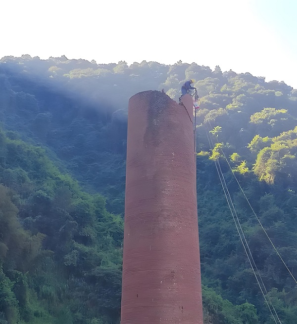 煙囪拆除的幾種常見方式：技術、安全與環(huán)保的博弈