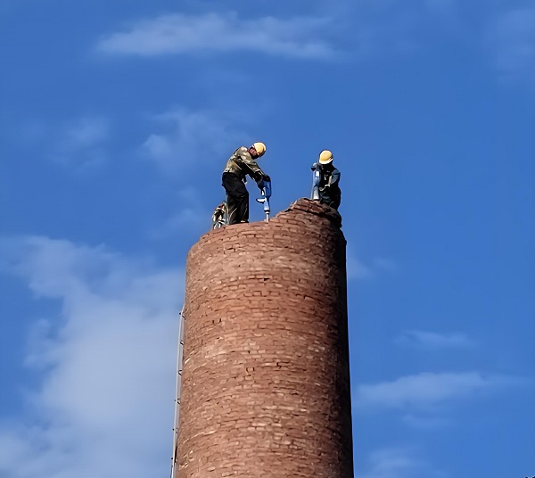 煙囪拆除難題咋破？專項(xiàng)方案給你專業(yè)答案！